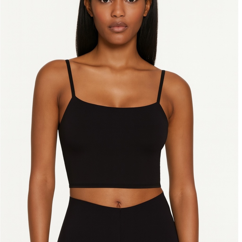 Skims NWT Fits everybody cropped cami Size MEDIUM